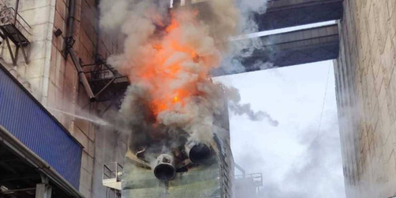 Пожар на элеваторе в ВКО уничтожил 20 тонн зерна.