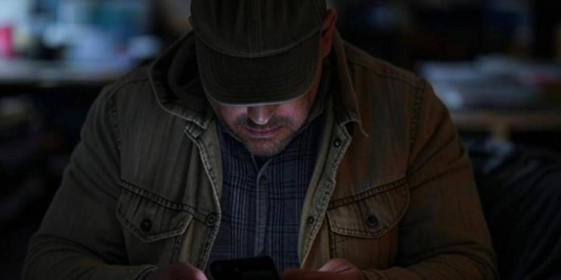 В Алматы задержали иностранца с 2 тысячами SIM-карт.