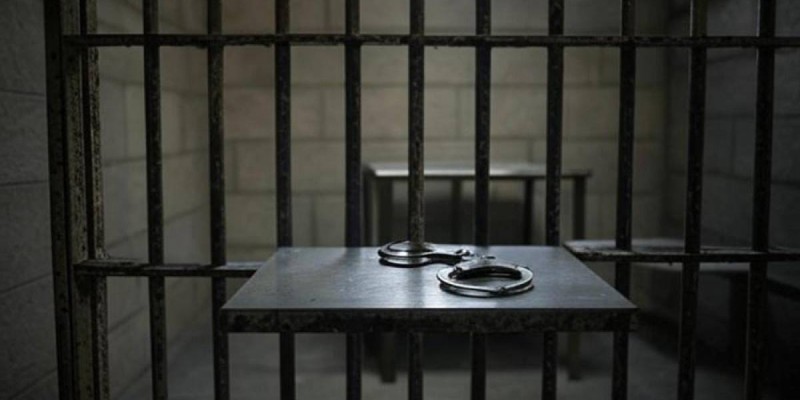 Бывший начальник колонии получил 9 лет за взятки.