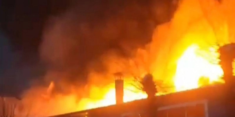 Пожар возле Алматы: черный дым заметен издалека.