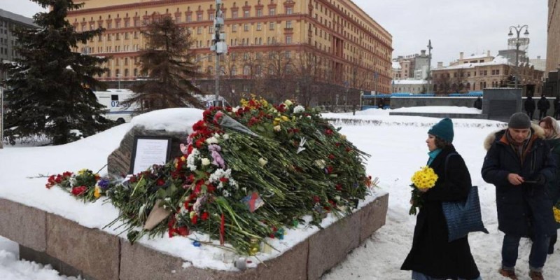 Аресты участников акций памяти Навального в России: десятки задержанных.