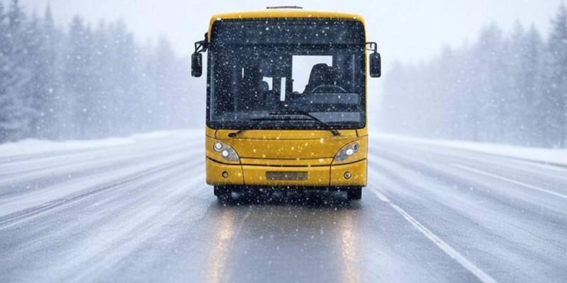 Спасатели эвакуировали более 50 иностранцев с трассы в Актюбинской области.