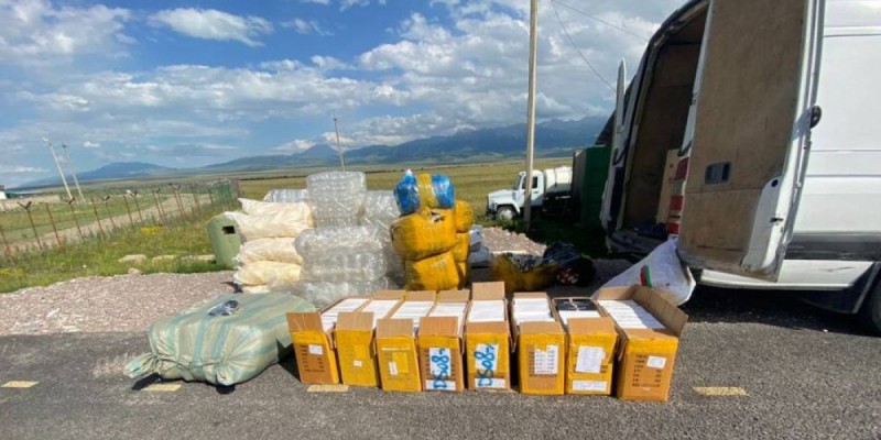 На границе Кыргызстана и Казахстана пресечена крупная контрабандная операция.