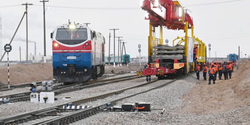 Новая железнодорожная магистраль свяжет Казахстан и Китай.