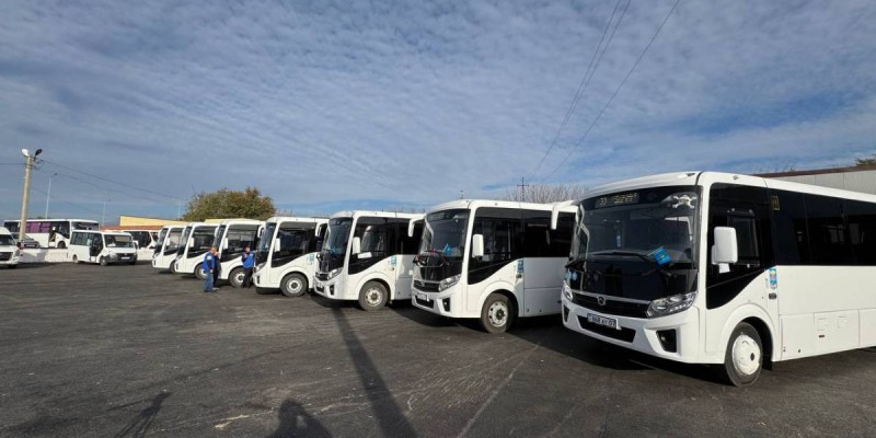 В Уральске на линию общественного транспорта выехали семь новых автобусов.