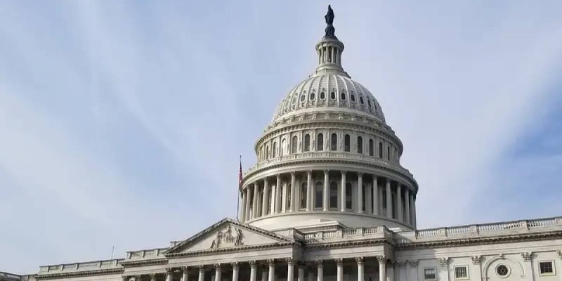 ЕС ужесточает санкции против России и готовит помощь Украине.