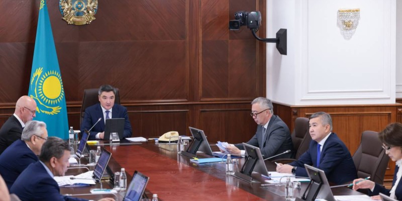 Олжас Бектенов: сроки и качество важны при восстановлении домов после паводка.