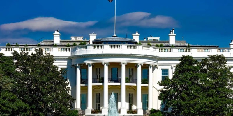 Байден обсудит с Трампом передачу власти и помощь Украине.