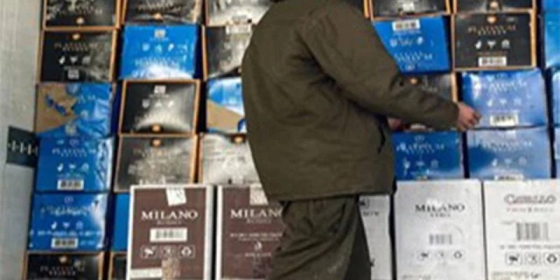 Масштабная контрабанда сигарет разоблачена в Казахстане.