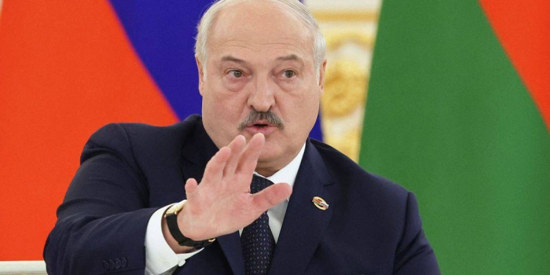 Лукашенко вновь призвал Россию и Украину к мирным переговорам.