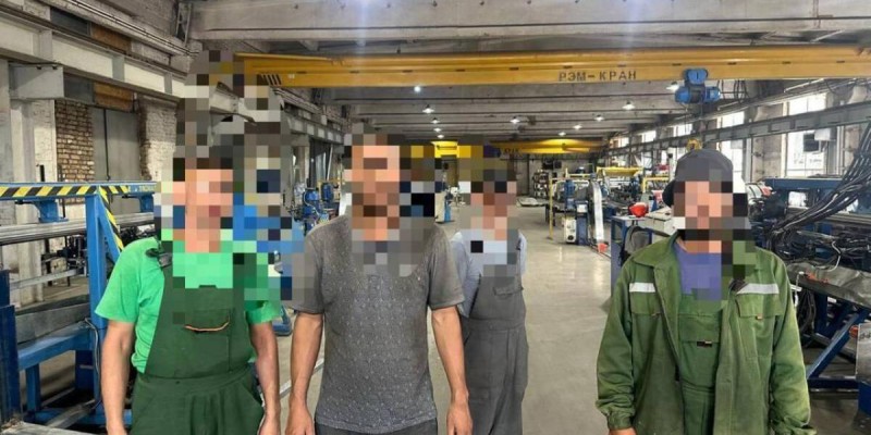 В Алматы выявили и выдворили 20 нелегальных трудовых мигрантов.