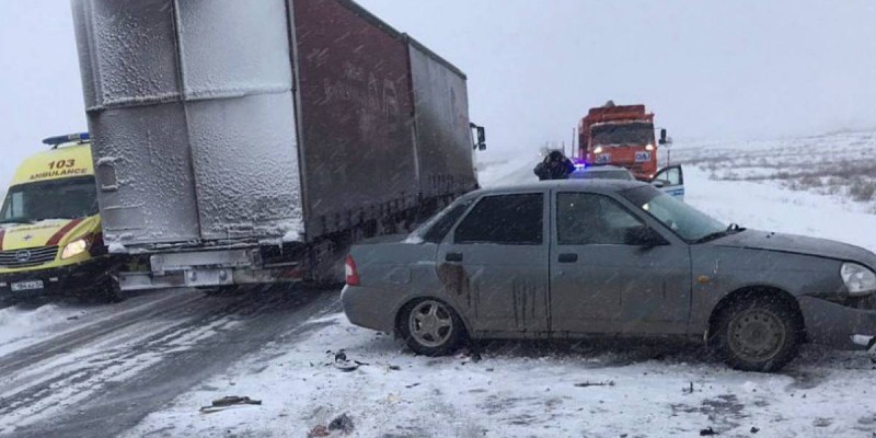 Трагедия в Актюбинской области: в аварии с грузовиком погибли два школьника и учитель.