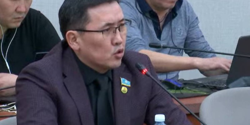Депутат Баккожаев заявил, что конфликты в семье происходят из за длинного языка женщин.