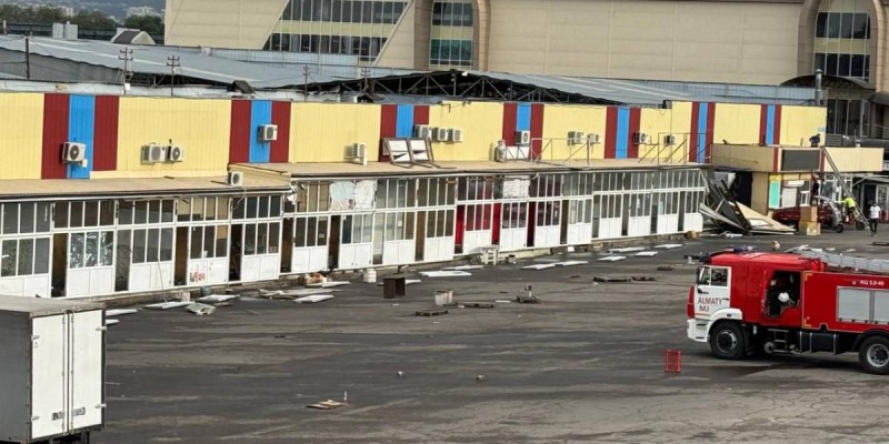 Масштабный демонтаж начался в районе барахолки в Алматы.