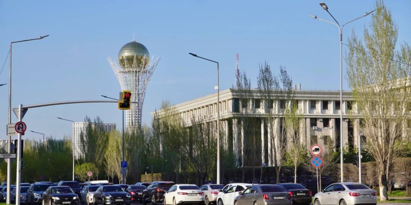 С 7 утра начинать рабочий день в Астане предложил депутат.