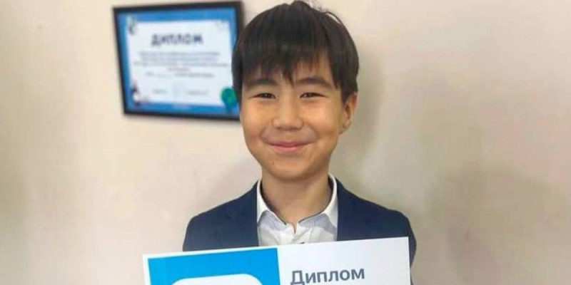 17 тысяч слов в минуту читает школьник из Мангистауской области.