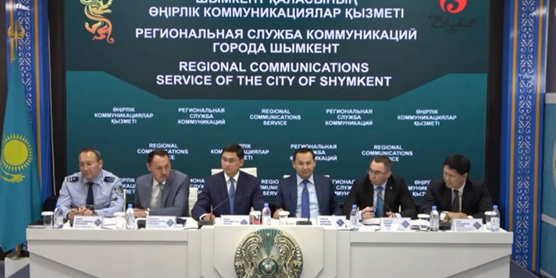 Акимат Шымкента угрожает СМИ за расследование о тендерах.
