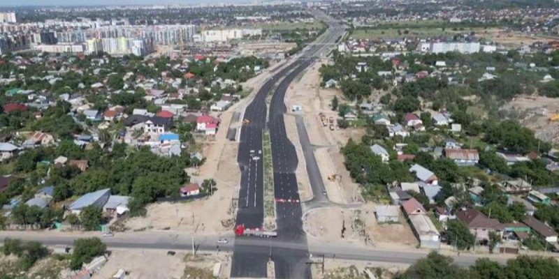 В Алматы наконец открыли движение на пробивке проспекта Абая.