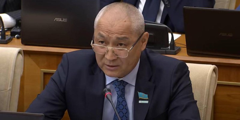Кто он такой? Депутат потребовал вызвать главу КТЖ.
