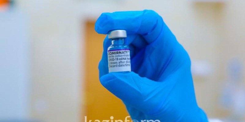Сколько женщин и подростков привились вакциной Pfizer в Казахстане.