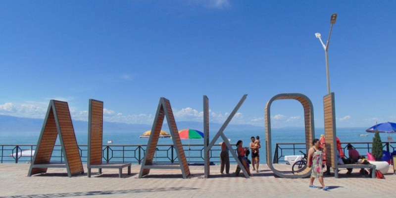 Отдыхающие жалуются на перебои связи на Алаколе