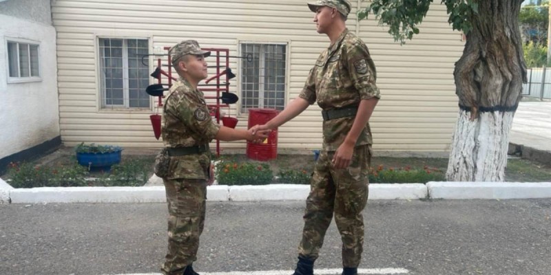 В армии Казахстана служит самый высокий солдат страны