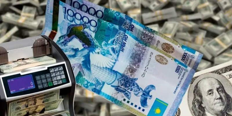 Доллар держится на уровне 545 тенге в обменниках
