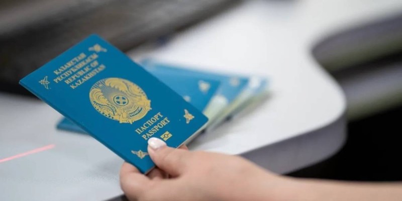 Нужно ли казахстанцам менять паспорта из-за появления нового элемента