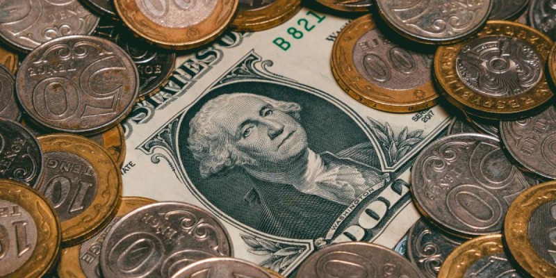 Курс доллара перевалил за 550 тенге