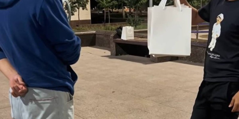 Астанчанин попался на развод с iPhone почти у "Байтерека"