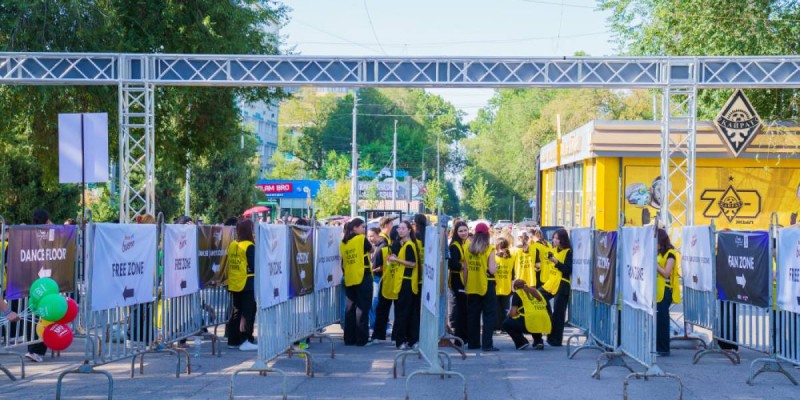 Волонтеры на концерт Джей Ло пожаловались на условия работы в Алматы