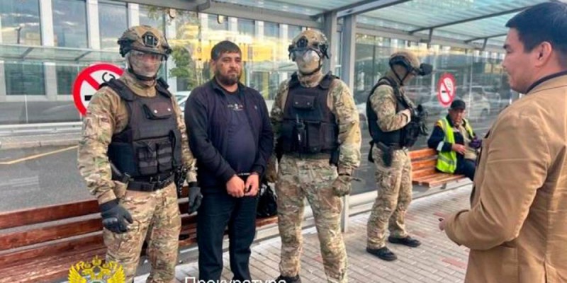 Пытавшегося задавить толпу иностранца задержали в Астане
