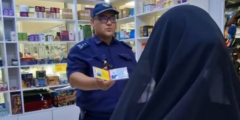 В Казахстане запрещено закрывать лица: полицейские обходят ТРЦ
