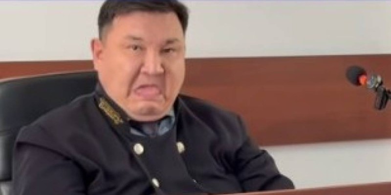 Судья по делу Берденова показал язык журналистке