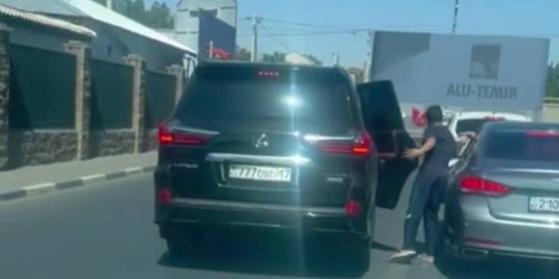 Депутат на Lexus с подложными номерами грубо нарушил ПДД в Шымкенте
