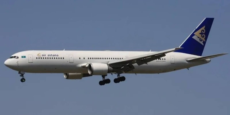 "Жуткие звуки в салоне". Огромный Boeing развернулся на полпути между Алматы в Астаной