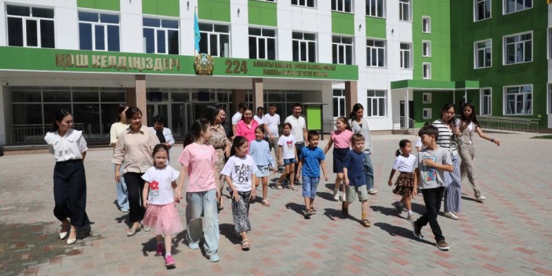 Самые большие в Казахстане комфортные школы построили в Алматы
