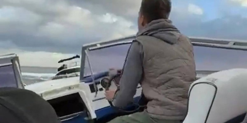Столкновение катеров в Актау попало на видео: среди пострадавших был ребёнок