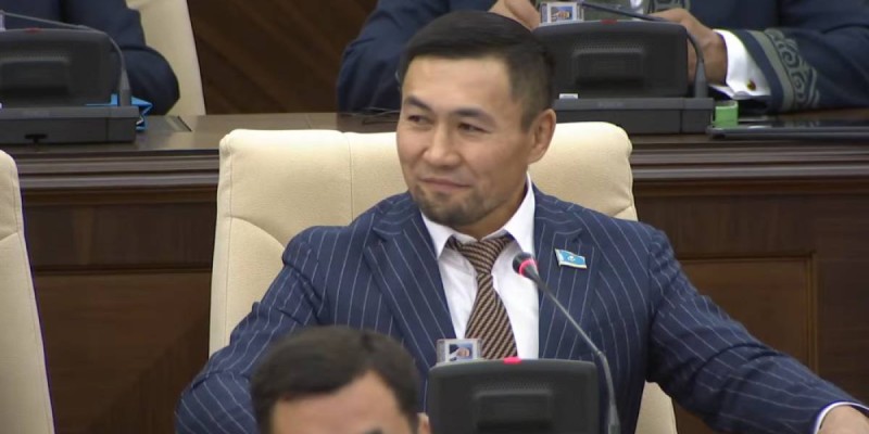 Мажилис разрешил депутатам поздравлять матерей с трибуны