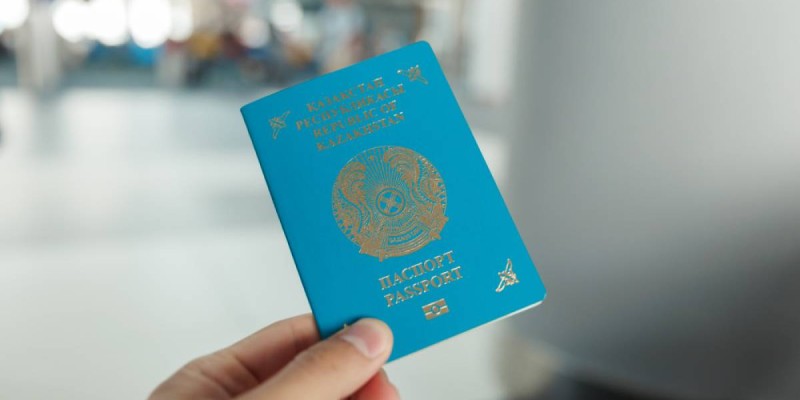 Казахстанец перед вылетом за границу узнал, что его паспорт "удалили" из базы