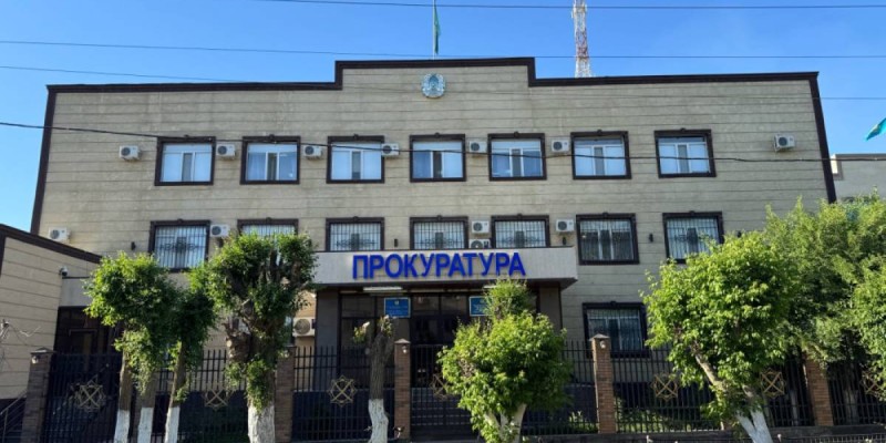 Пьяный казахстанец принял прокуратуру за дом друга и получил 5 суток