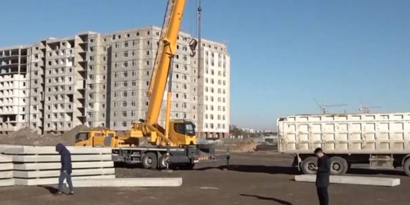 17-летнего студента придавило насмерть бетонной плитой в Астане