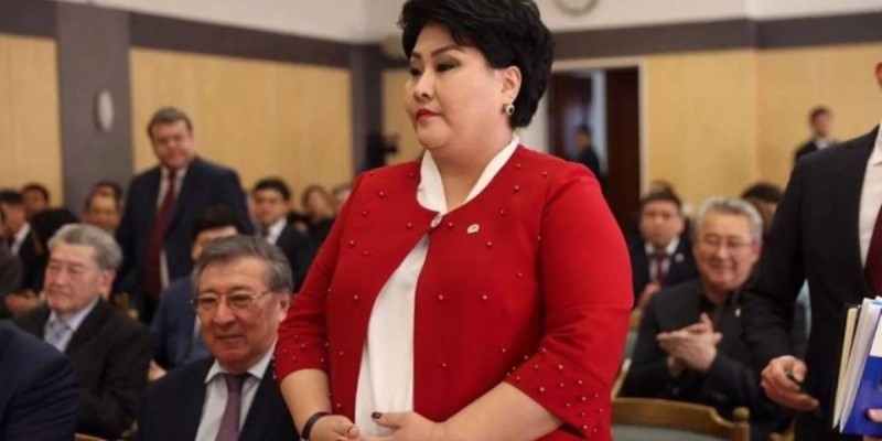 Осуждённая за коррупцию Хаменова была замечена на тое в Атырау