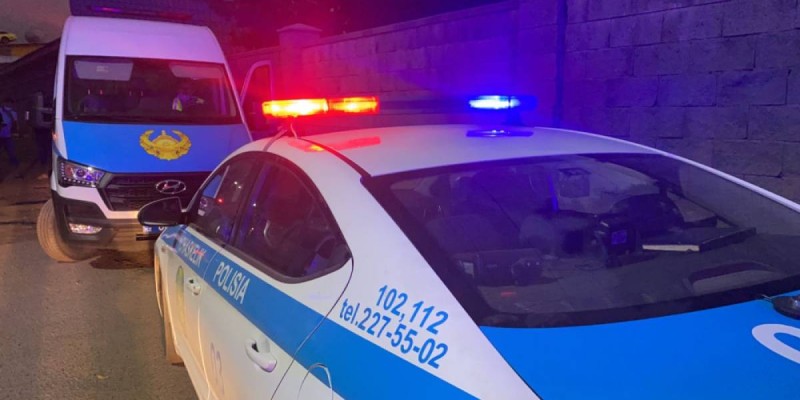 Полицейские скопились у дома родственников Болата Назарбаева