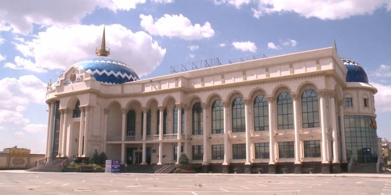 "Тойхана вместо школы". Абсурдное воровство бюджета выявили на юге Казахстана