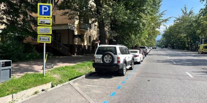 Частные платные парковки отменят в Алматы и Астане