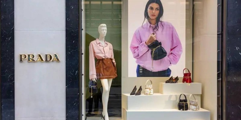 Prada купила Versace со скидкой: сделка встряхнула мир моды