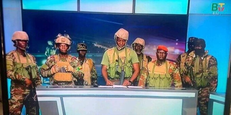 в Бенине военные захватили контроль над национальным телевидением