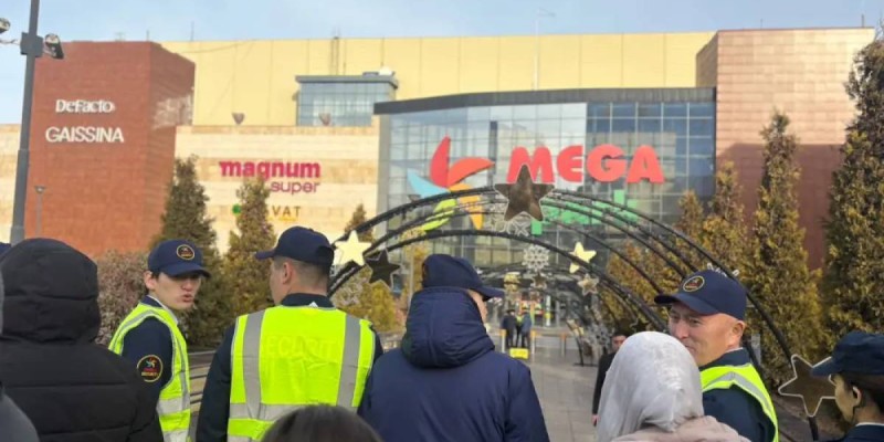 Два ТРЦ MEGA "заминировали" в Алматы