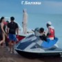В борьбу за жизнь превратилось катание на "диване" на Балхаше